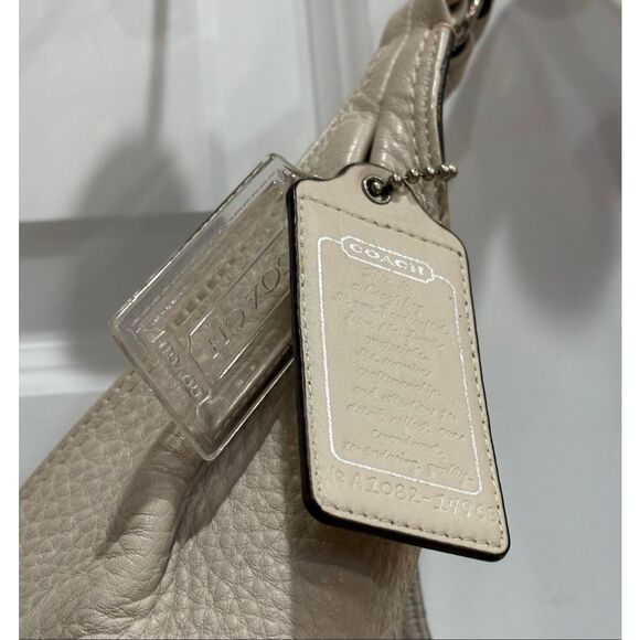 COACH - 🎉HP🎉 “Julia" Cream Pebbled Leather Hobo Ergo Bag - Retired - Picture 6 of 14